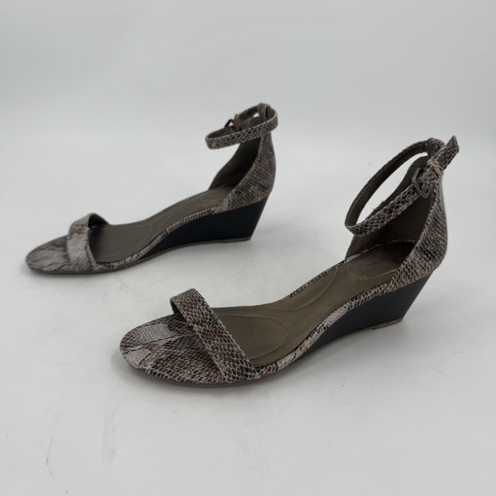 Bandolino Women's Size 9M Snakeskin Print Ankle Strap Wedge Sandals